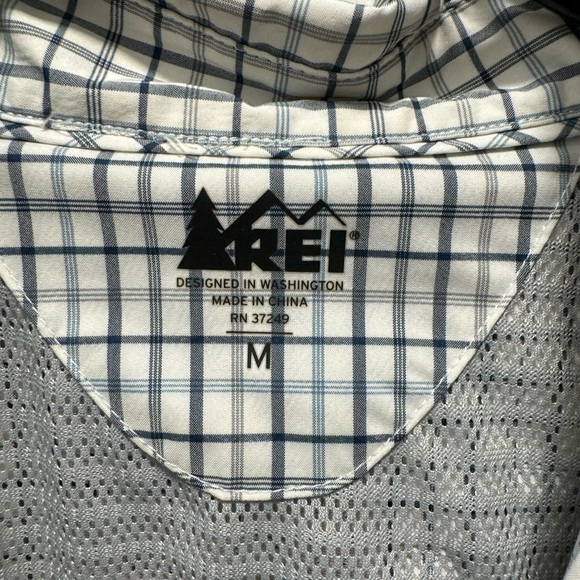 REI Vented Fly Fishing Hiking Long Sleeve Button‎ Down Shirt - Mens medium - Picture 6 of 9